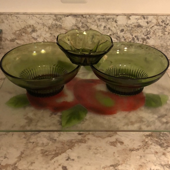 VNTG GREEN GLASS Other - 2 GREEN GLASS SMOOTH  SIDES W/RIBBED FOOT & 1 SMALL SUNBURST BOWL -SCALLOP TOP